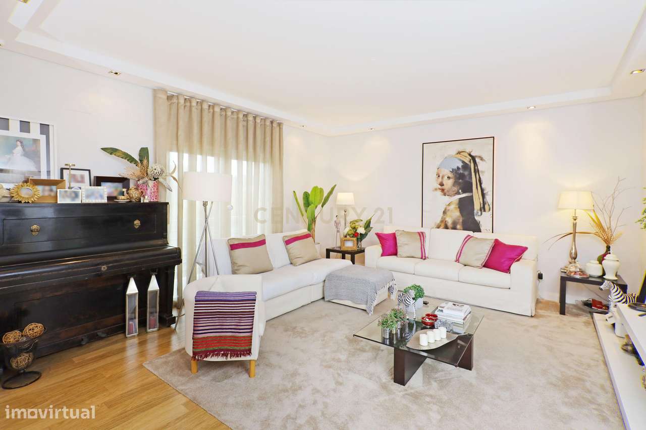 Apartamento T4  transformado em T3 com 203m2 de área bruta com parquea - Grande imagem: 4/32