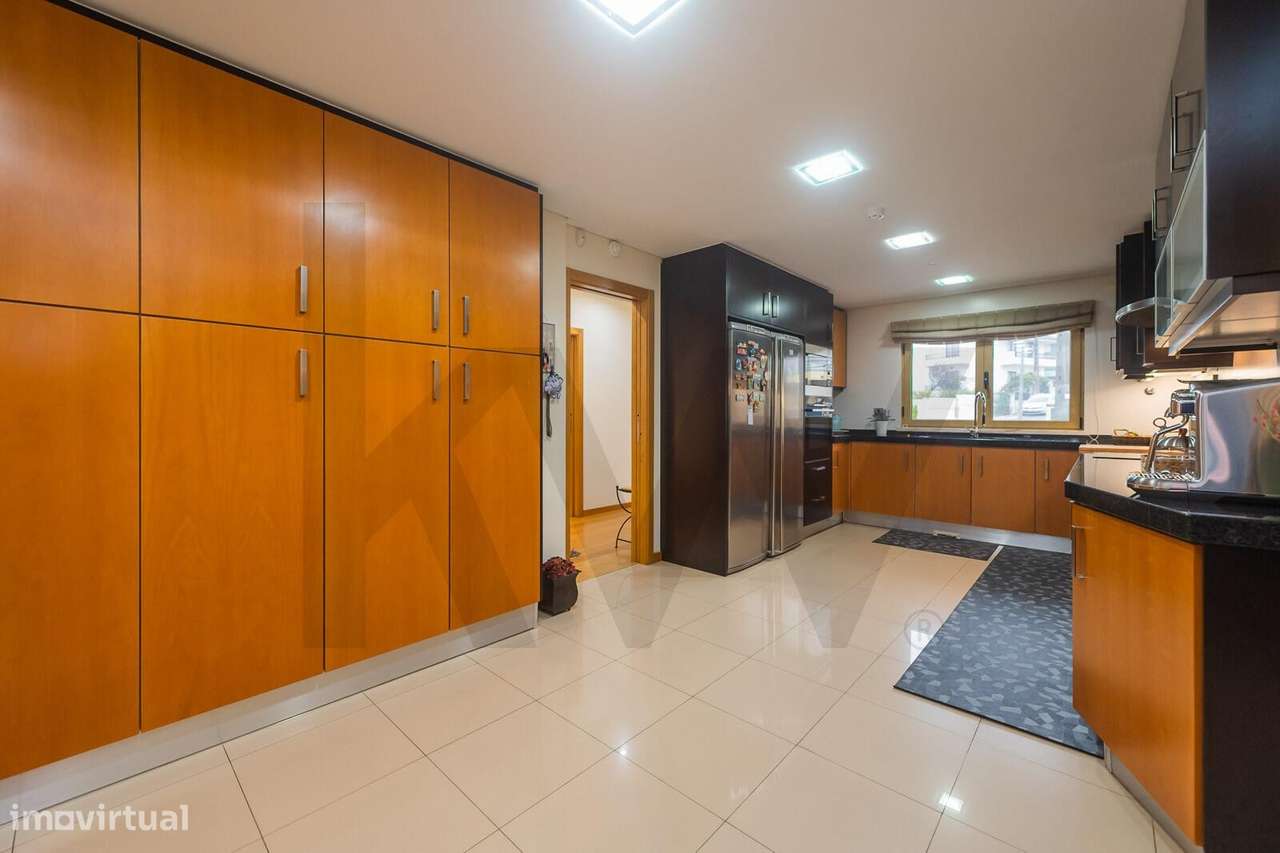 Moradia T4+1 em Agualva-Cacém – Conforto, Qualidade e Vista Desafogada-21