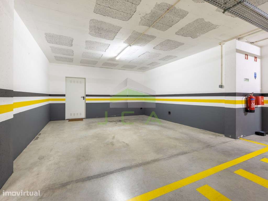 Apartamento T4 com terraço e piscina-39