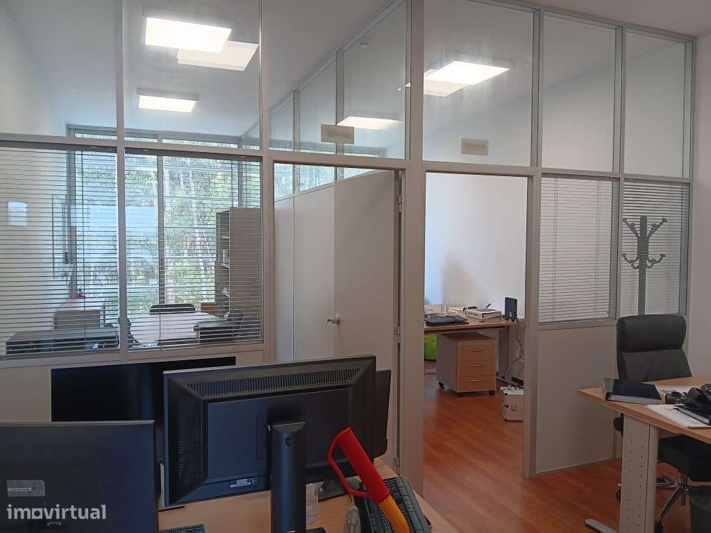 Escritório c/ garagem na Zona Industrial da Maia - Grande imagem: 2/6