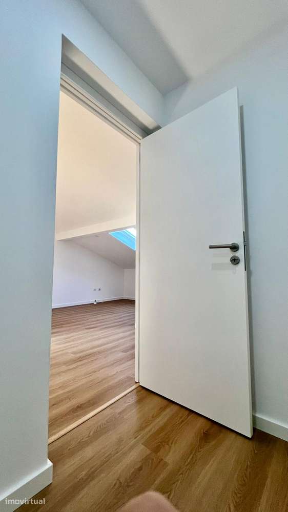 Apartamento T3+1 Duplex | 154 m² | Totalmente Remodelado | Queluz-27