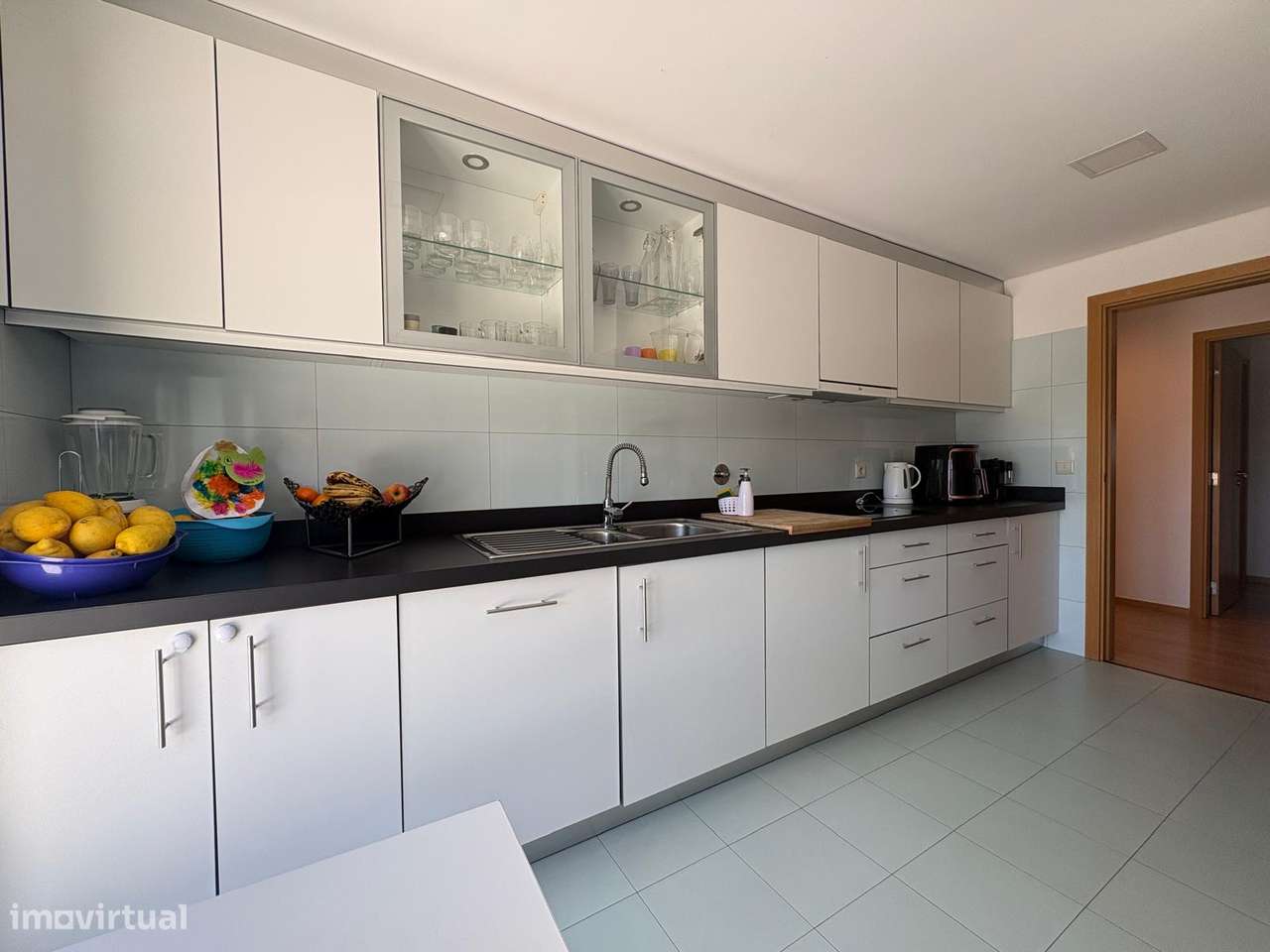 Apartamento T3 (recuado) com 56m2 de terraço, no centro da Trofa-7