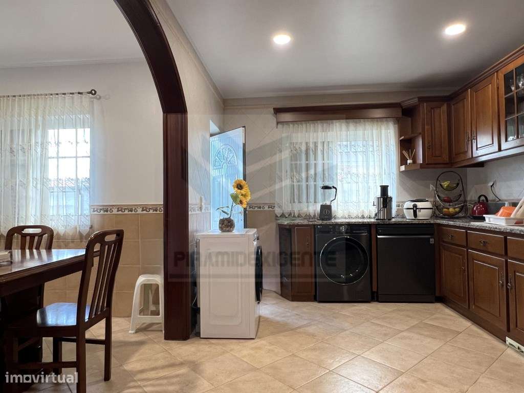 MORADIA T4+1, CAVE 76m2, SÓTAO, GARAGEM, GAIO - MOITA-5