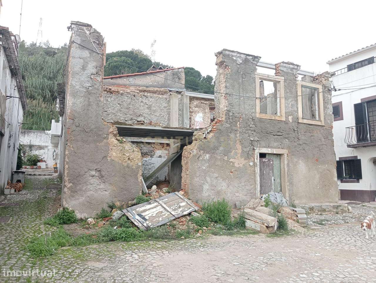 Moradia para restaurar no Largo de Palhais 10 , Santa Iria da Ribeira - Grande imagem: 5/9