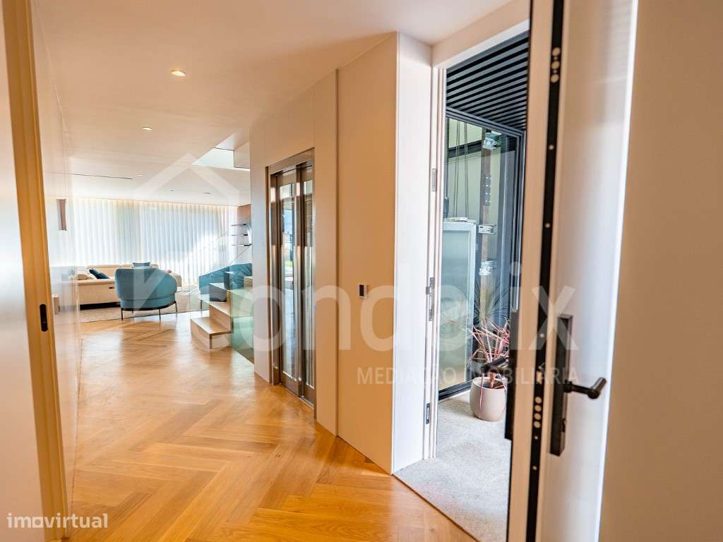 Moradia T5+1 nova com piscina em condomínio fechado de luxo no Estoril-22