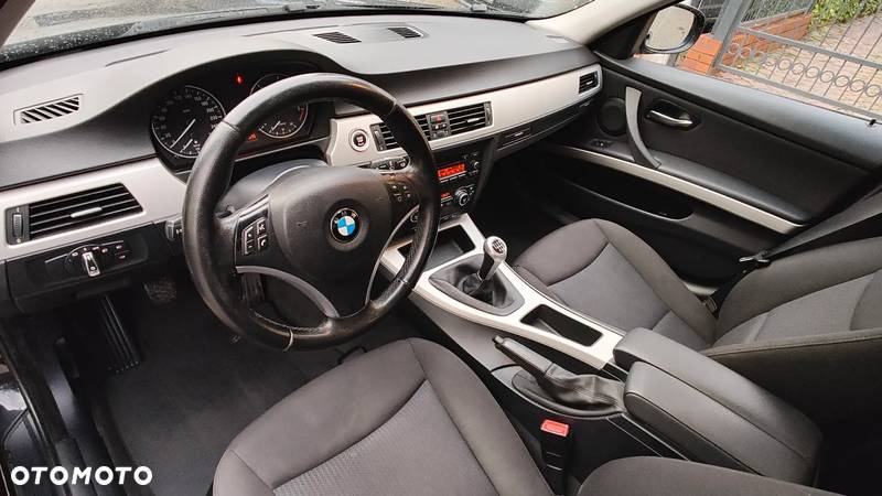 BMW Seria 3 318d - 11