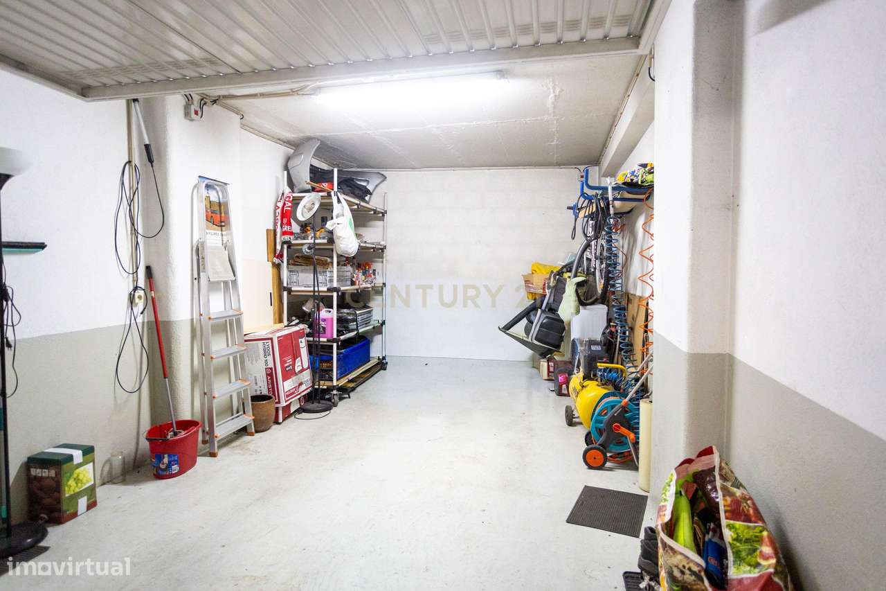 Apartamento T2 na Ribeirada com Garagem e Arrecadação-34