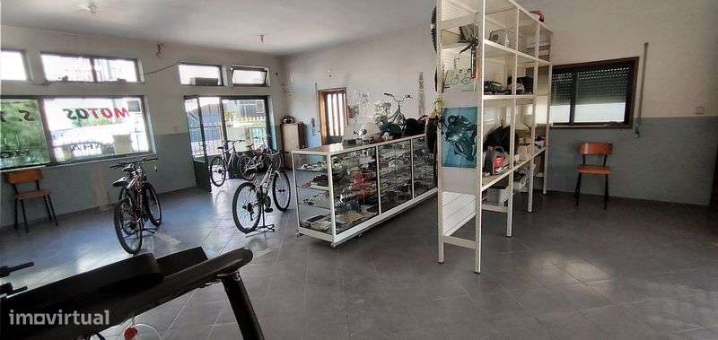 Loja para comércio alugo no Rês chão. Ler texto P.F. Gondomar S.Pedro - Grande imagem: 2/3