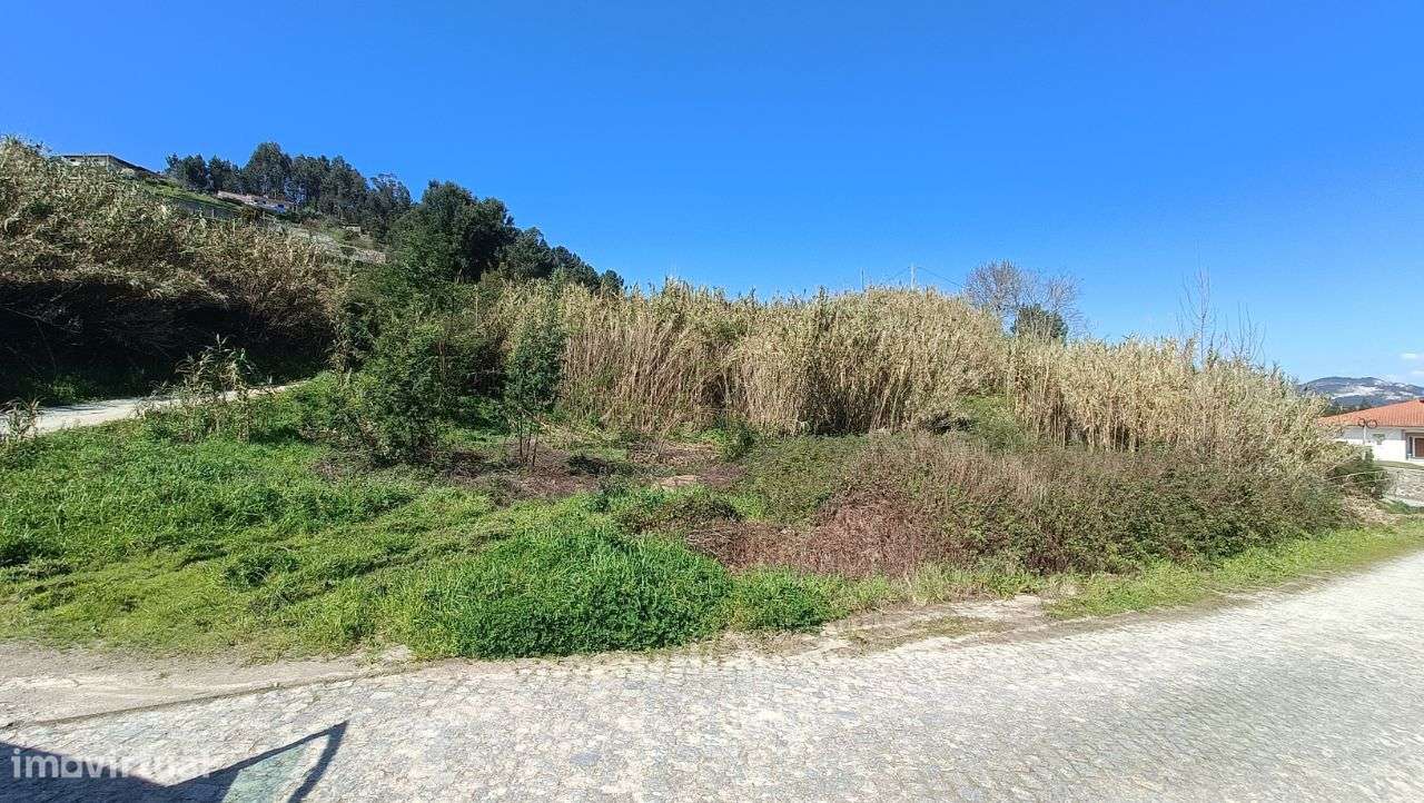 Lote terreno para Habitação Coletiva ( cave, r/c e 1º) - Grande imagem: 4/4