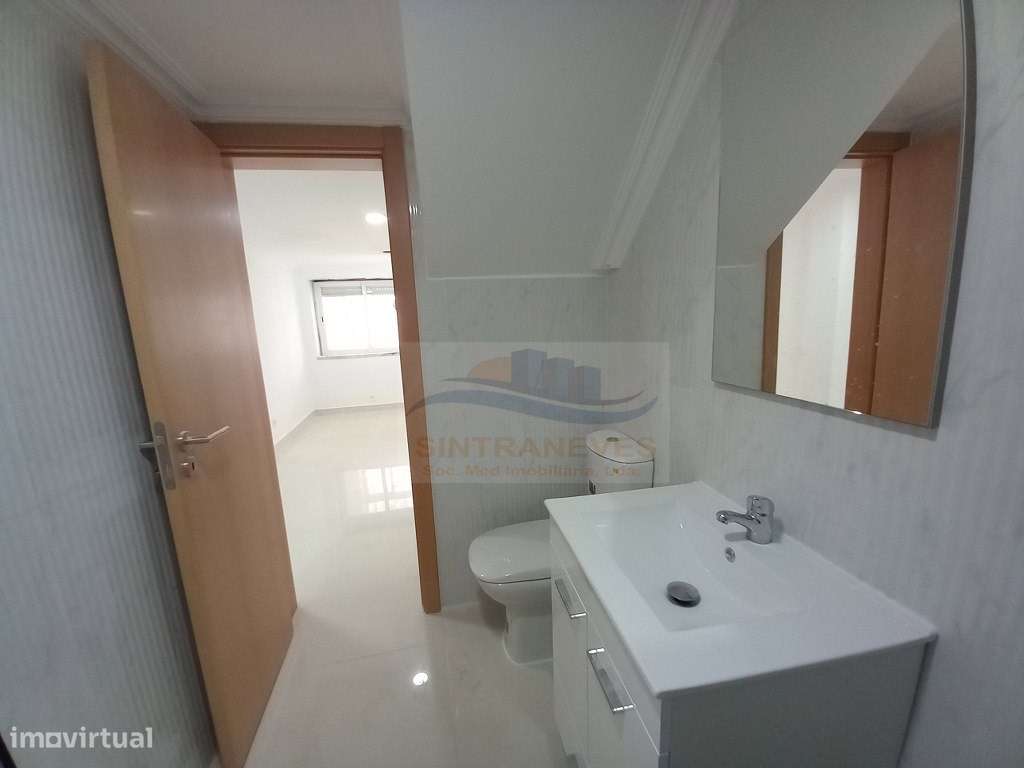 Moradia T3+T3 totalmente remodelada, com terraço, 4 casas de banho,...-47