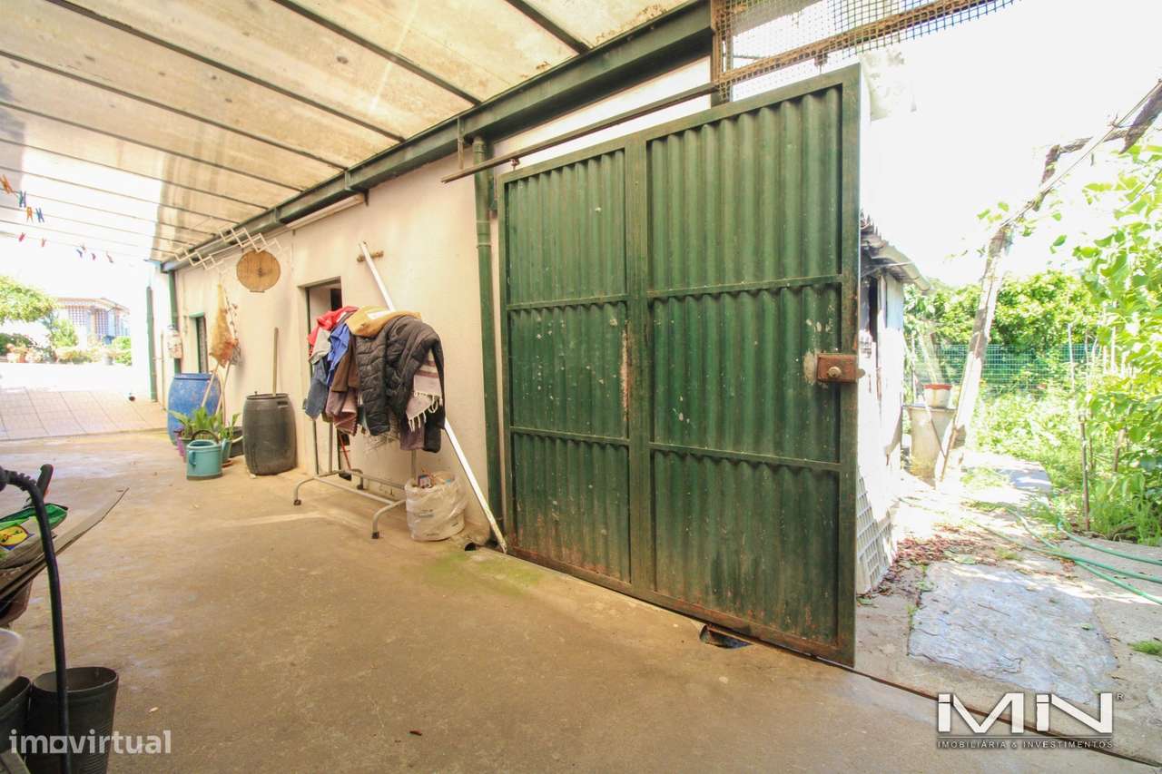 Mini Quinta com Construção Robusta, Poço, Adega e Viabilidade para Seg-30