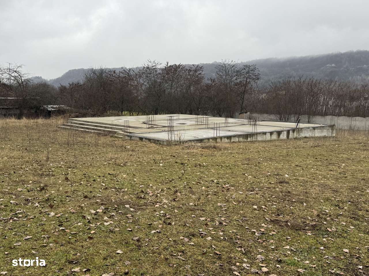 TEREN INTRAVILAN 2200 MP CAMPULUNG ARGES - Imagine principală: 1/20