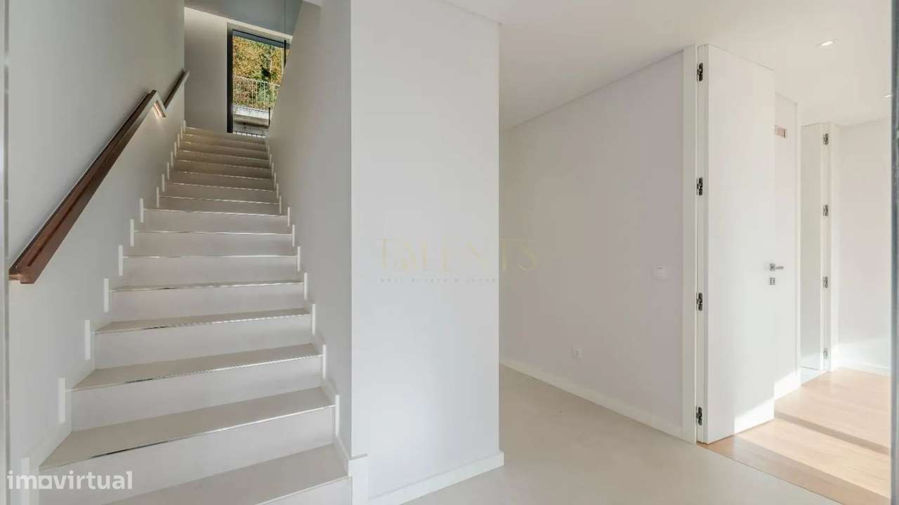 Moradia T4 de Luxo em Gonça a 10 Minutos do Centro de Guimarães-13