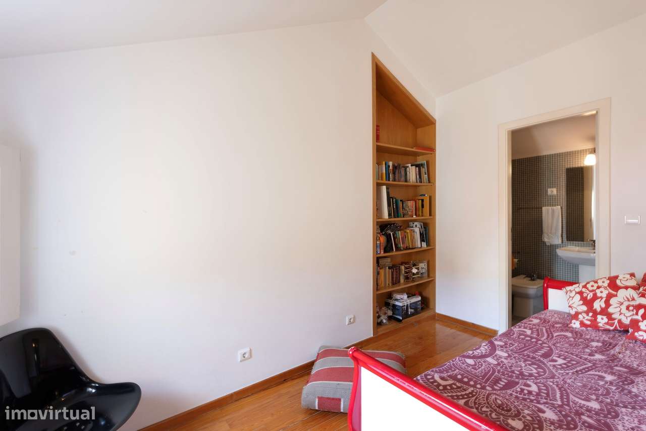 Moradia T6 com garagem, Madragoa, Estrela-25