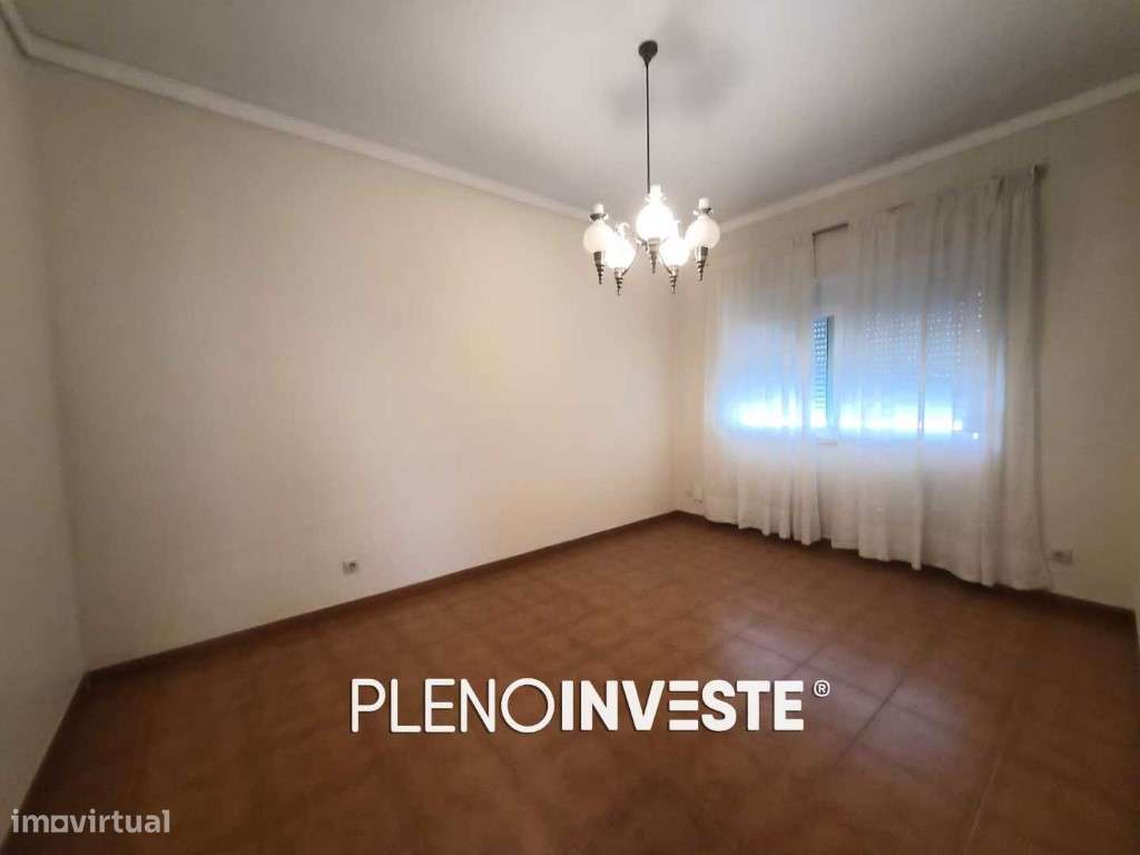 Apartamento T2 com Varandas na Torre da Marinha-10