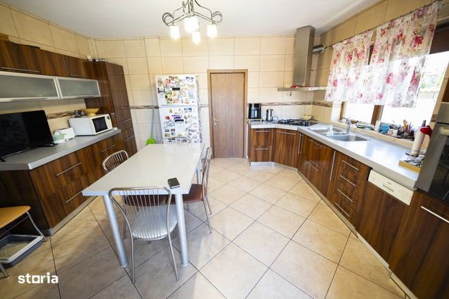 Casa 8 camere, 326 mp utili, teren 835 mp – cartier Rovine-Lapus Arg-12