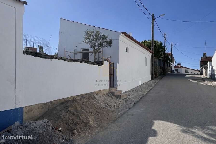 Moradia T1 Montejuntos com piscina-4