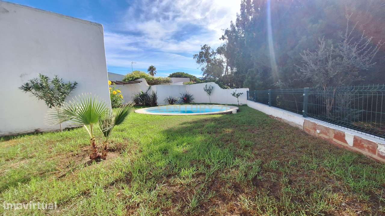 Moradia T2+1 com jardim e piscina na Quinta da Balaia - Grande imagem: 4/32