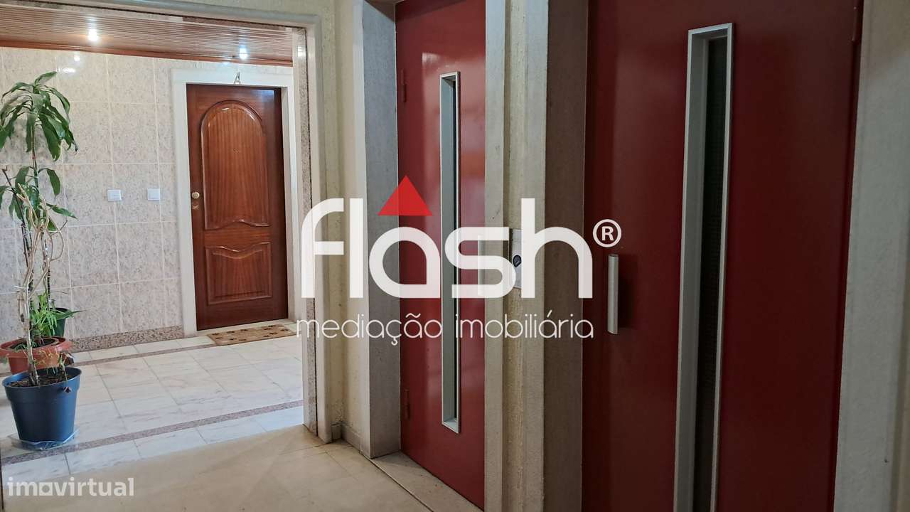 Apartamento T2 c/ parqueamento em Mem Martins-24