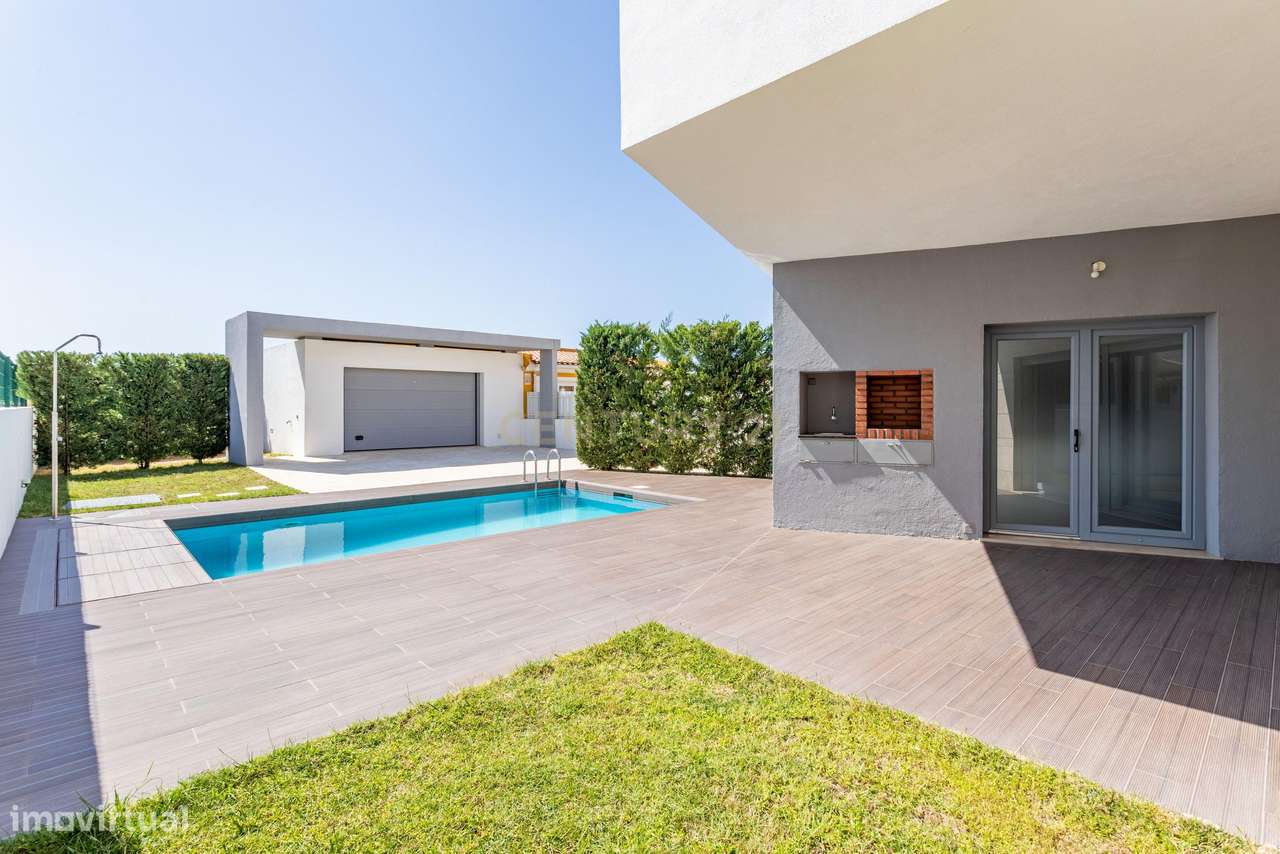 Moradia Isolada a estrear T4 na Quinta dos Foios em Azeitão, com muita - Grande imagem: 4/41