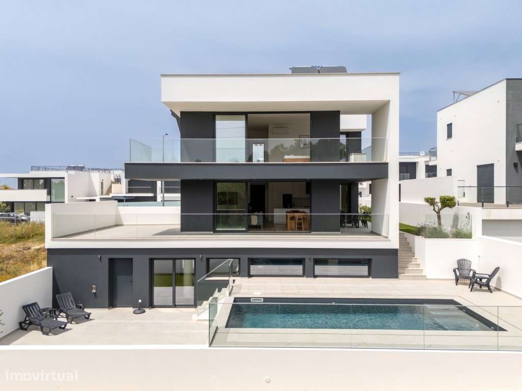 Moradia moderna com vista panorâmica de mar e perto de vários campo... - Grande imagem: 5/58