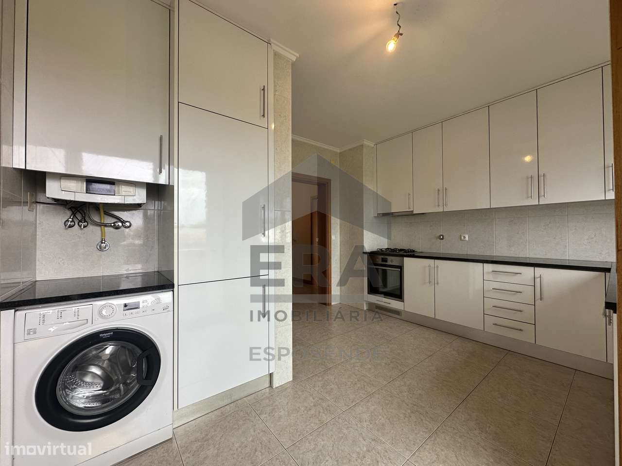 T2 – 1º Andar com Varanda no Centro - Grande imagem: 3/17