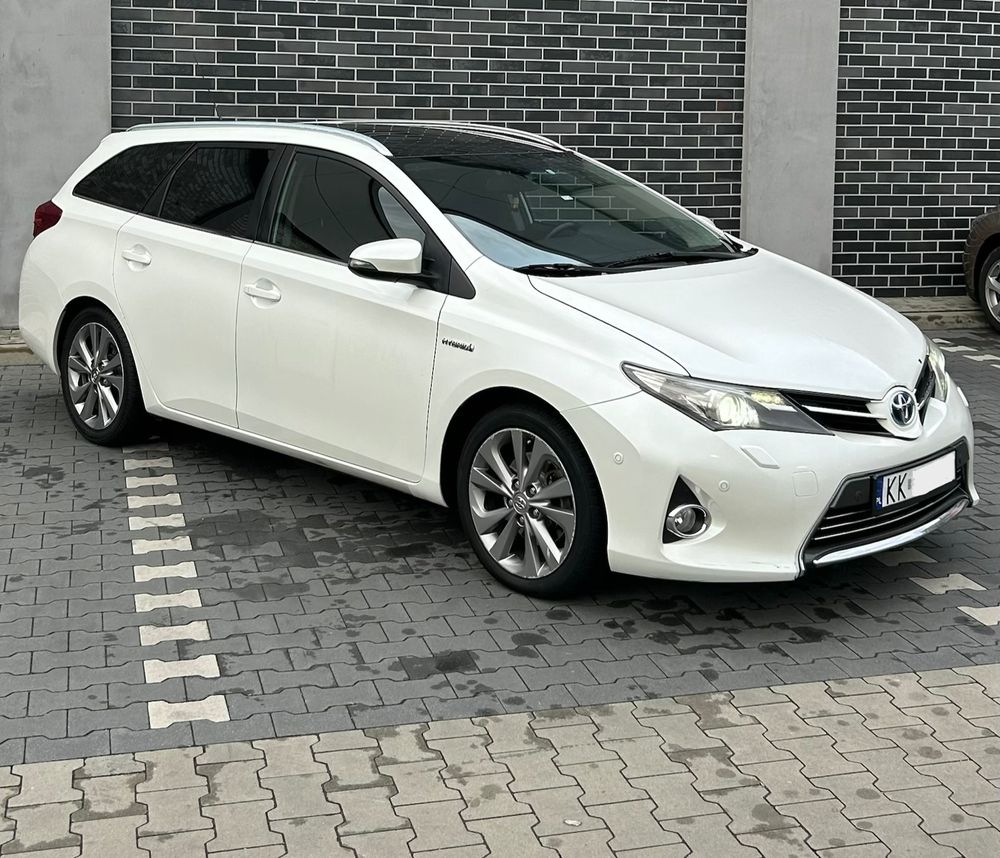 Toyota Auris II Hybrid 135 Prestige 2013