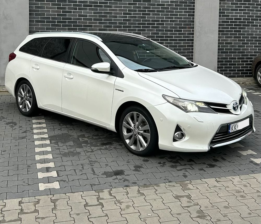 Toyota Auris II Hybrid 135 Prestige 2013