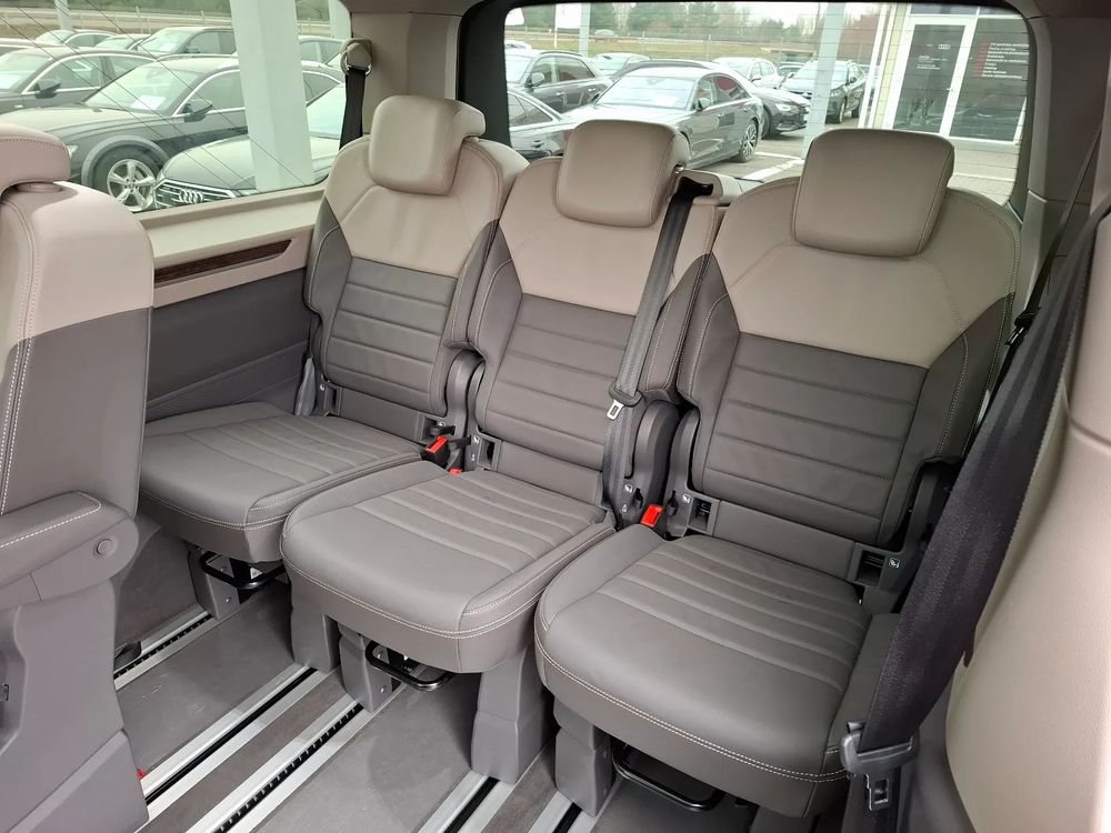 Salon PL Gwarancja fabryczna PHEV 218KM Panorama DCC Sam parkuje L2