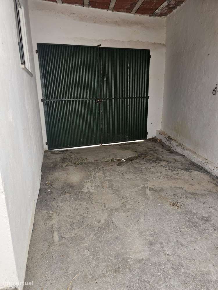 Moradia V5 com 10 Boxes para Cavalos no Coração da Golegã-21