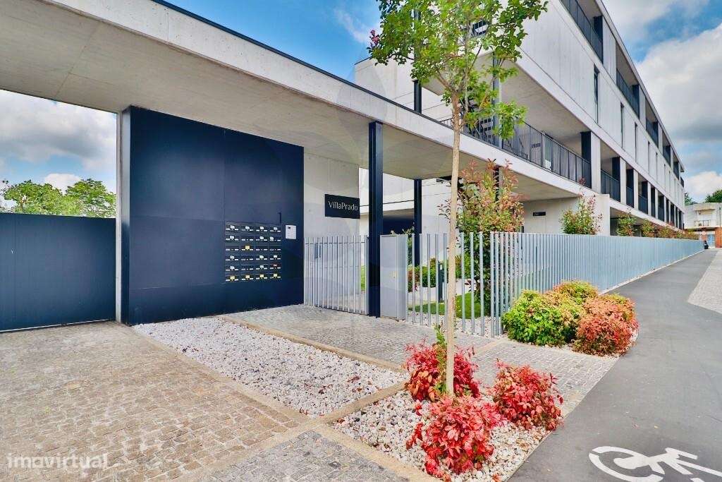 Vende-se T3 Duplex - Condominio Fechado - Como Novo - Empreendimento V-20