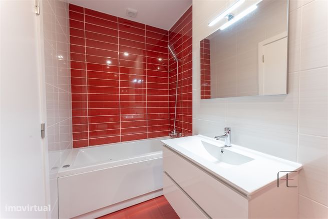 Apartamento T3 como novo, 2 lugares de garagem e 2 arrecadações, Esmor-20