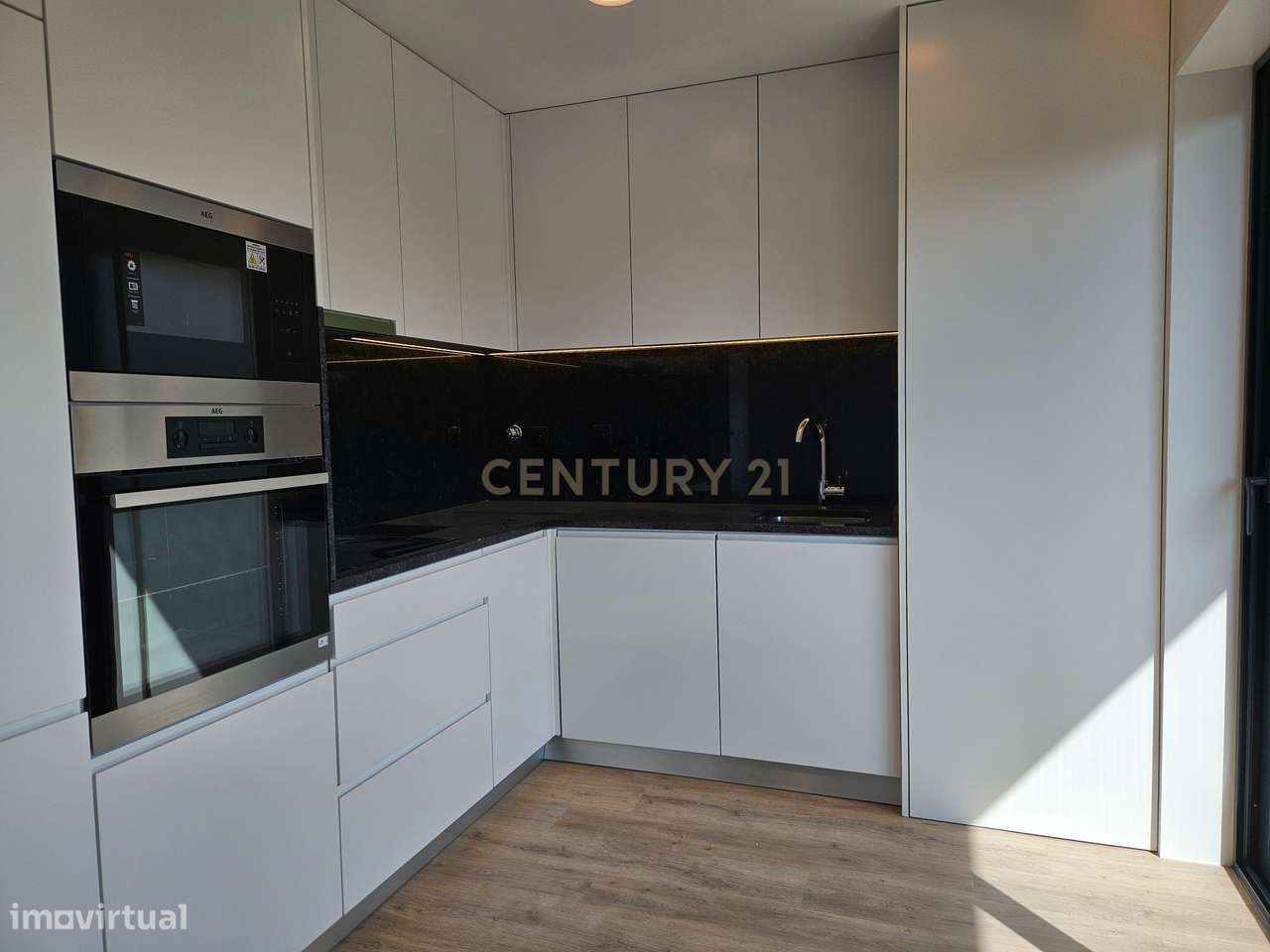 T1 Novo a Estrear com Terraço de 200m² | Ollea Village | Garagem - Grande imagem: 3/5