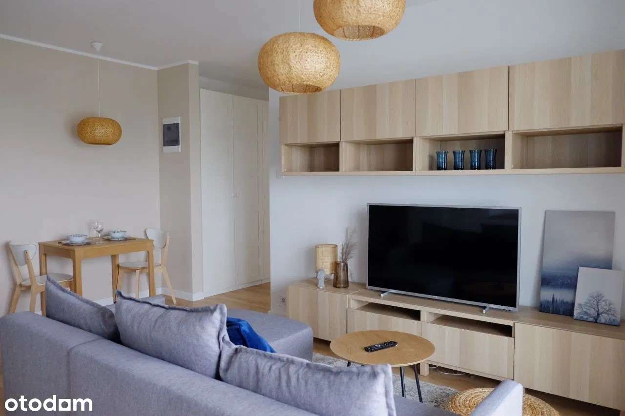 Zadbane, komfortowe z klimatyzacją, dwa balkony. Tylko + prąd