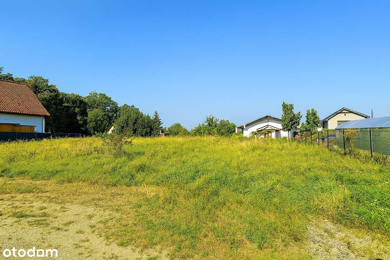 Atrakcyjnie położona działka w obrębie Straszyna. Cicha okolica.-0