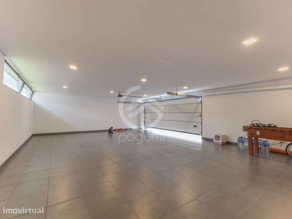 Moradia Contemporânea | 1.470 m² | A 1 Minuto da A4-46