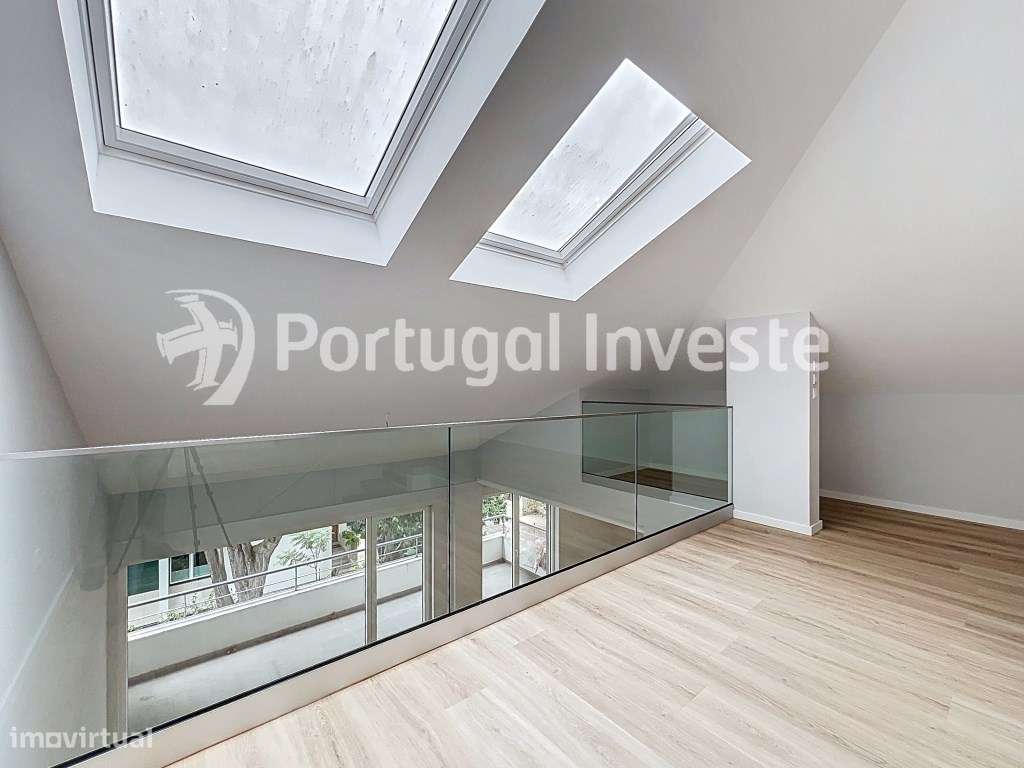 Sublime Duplex T4 com Mezanino no centro de Carcavelos-35