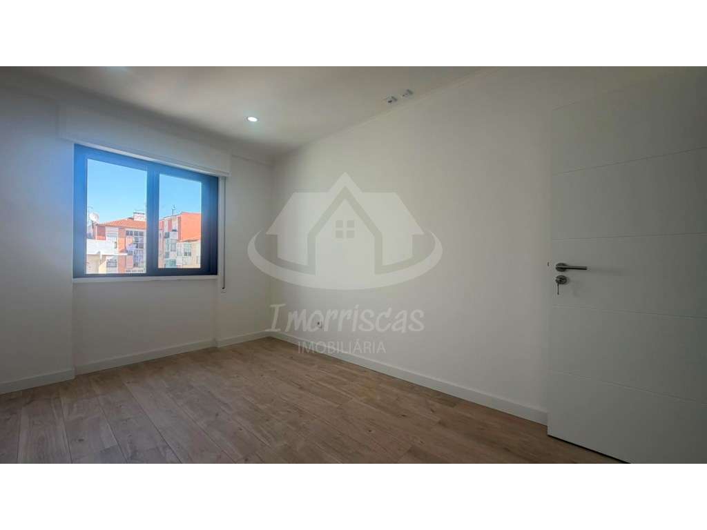 T2+1 Totalmente Remodelado em Odivelas | Pronto a Habitar | Localiz...-25