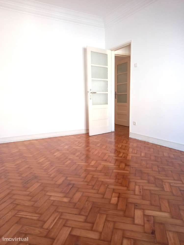 Apartamento T4 na Av. de Roma - Grande imagem: 2/22