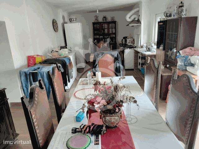 Moradia renovada com grande quintal - Perolivas-10