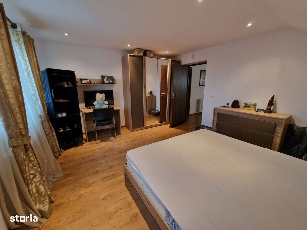 casa  197 mp, garaj, foisor, gratar, teren 870 mp la 100 m de DN 4-14