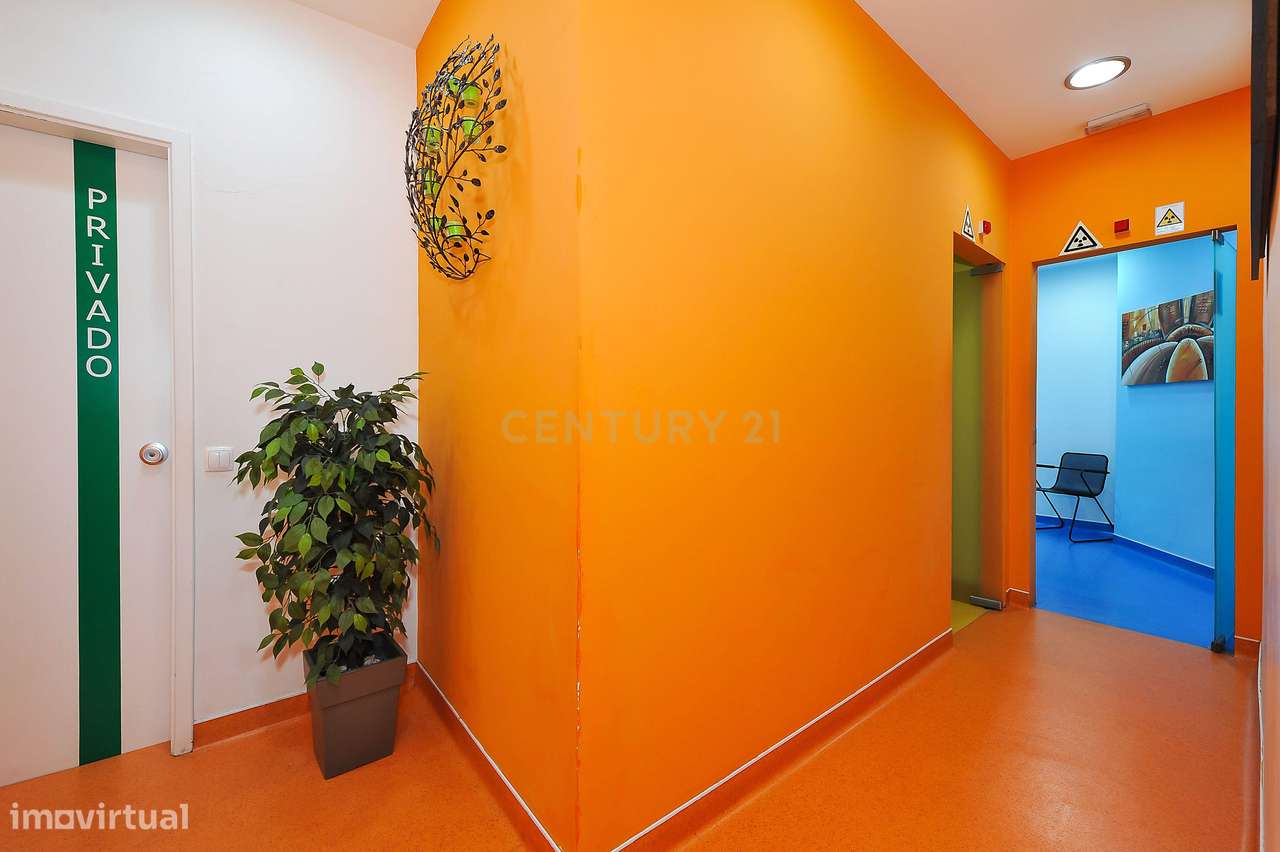 Clínica Dentária Premium | Investimento Seguro com Histórico Consolida-12