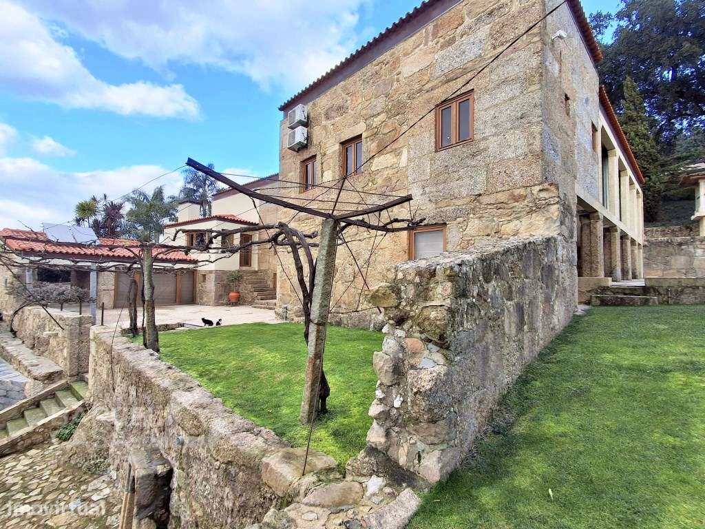 Moradia T4 em pedra, com piscina em Airó - Barcelos-11