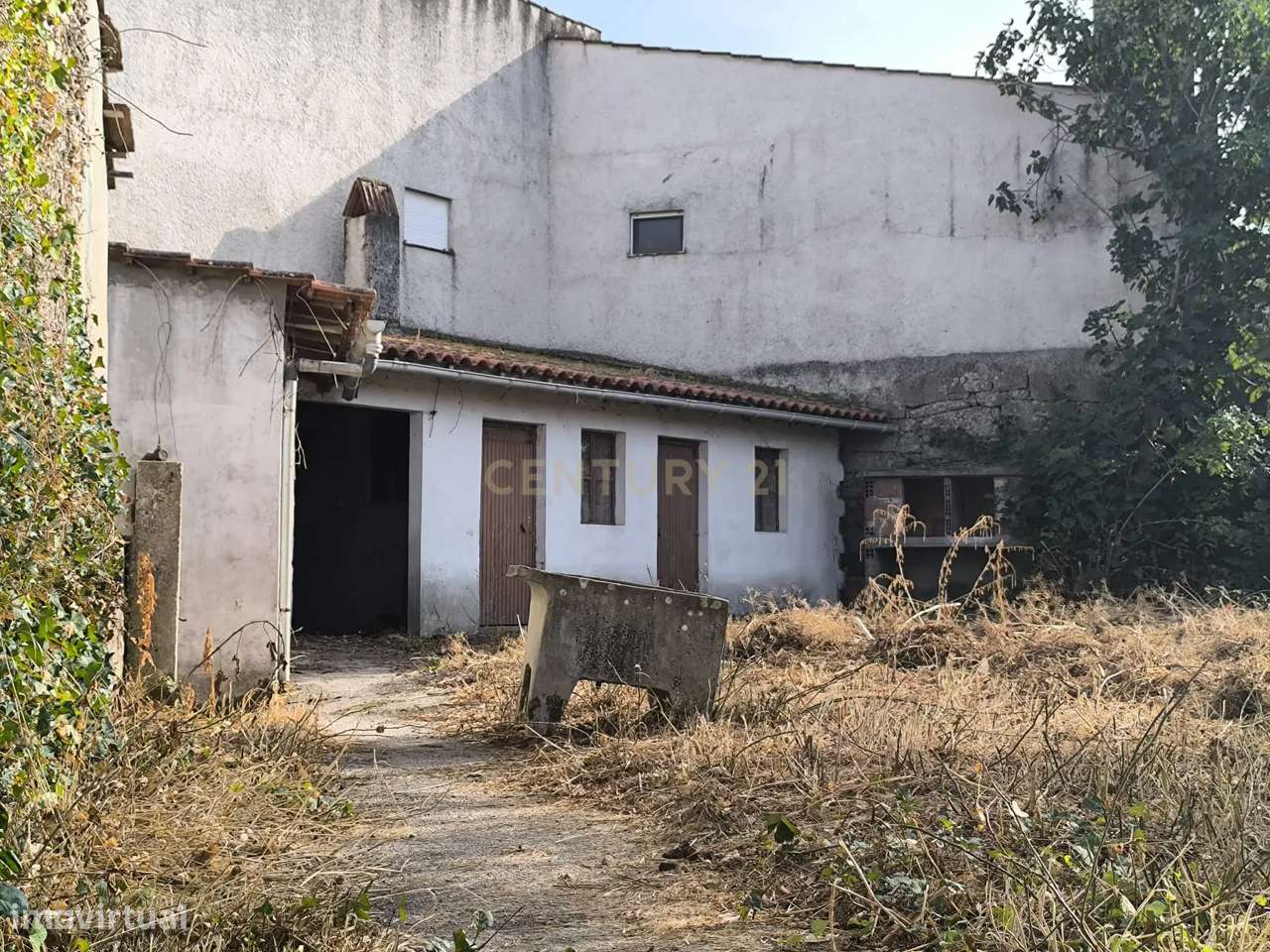 Casa de dois pisos com terreno-14