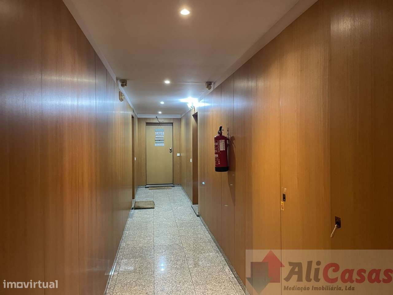 **Excelente Apartamento T2 C/Ampla varanda em Localização Privilegia-31