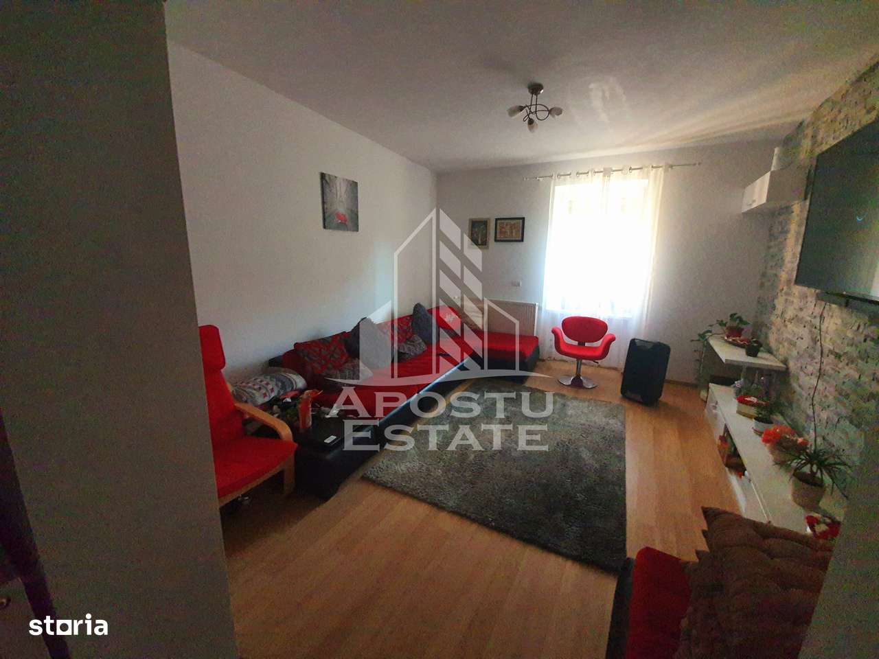 Apartament pe 4 camere, renovat complet la curte comuna in Balcescu - Imagine principală: 2/15