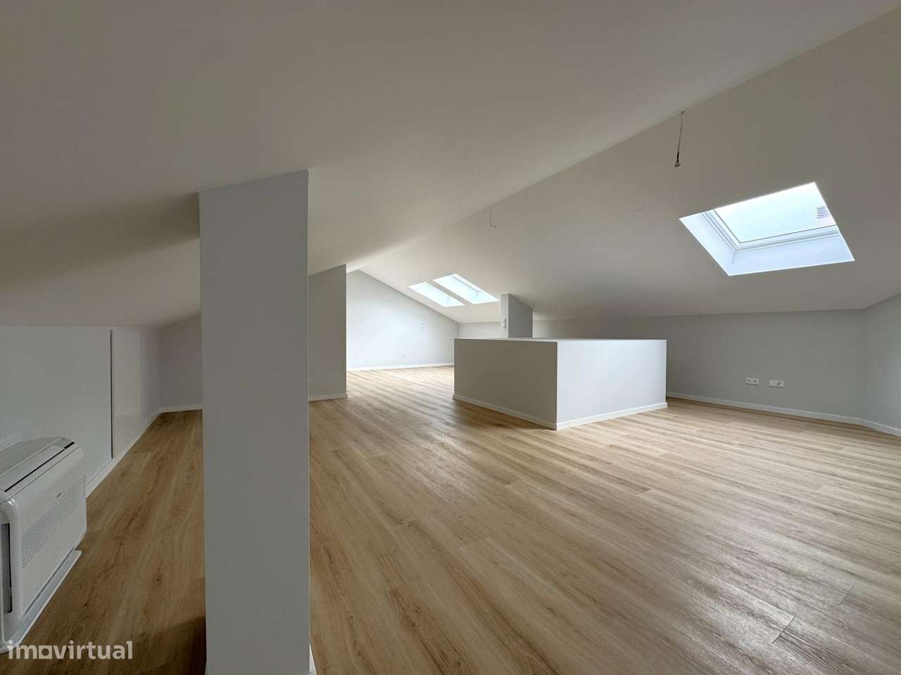 Apartamento T3 novo com estacionamento no centro de Carcavelos-44