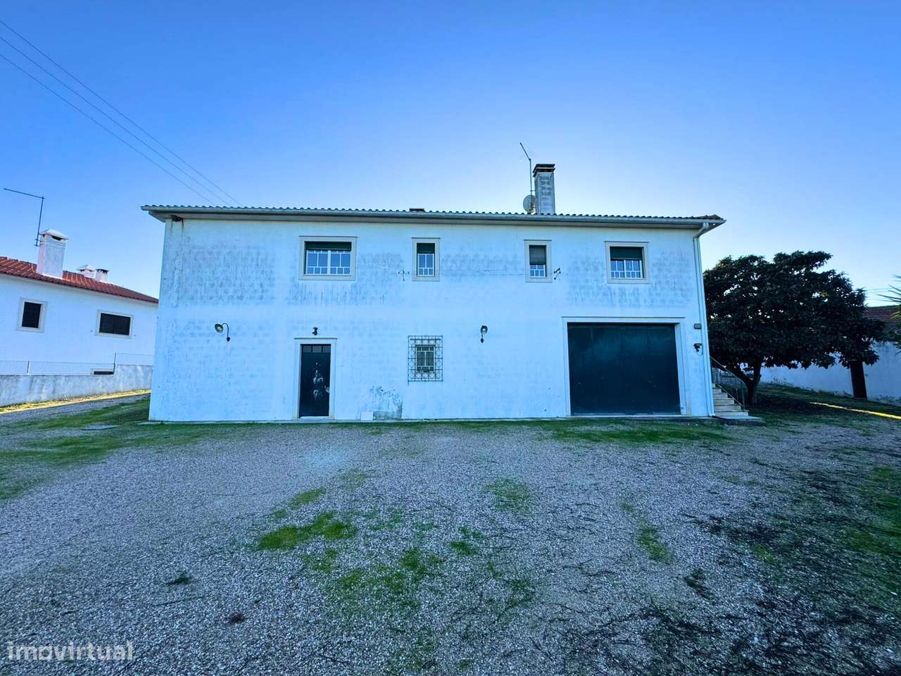 Moradia T6 Inserida num lote com 13000m2 - Grande imagem: 2/28