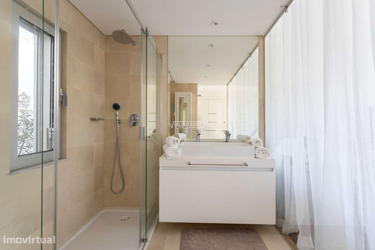 LUXUOSA VILLA V3 + 1 COM PISCINA E GARAGEM PRIVATIVA SITUADA NA CORREE-34