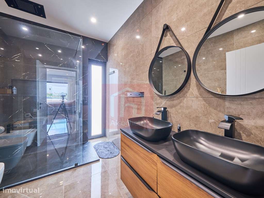 Moradia T5 de Luxo com Piscina Infinita Aquecida e Jacuzzi em Corte...-43